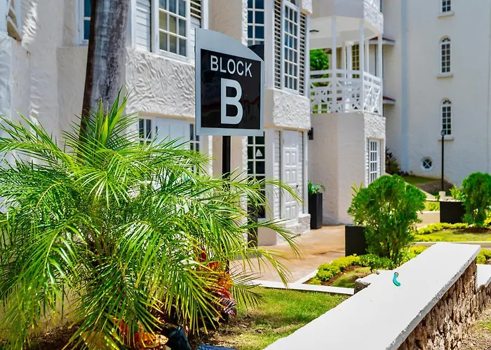 Falcon Oceanview 2Br Condo-Airport Transportation Available-24-7Security