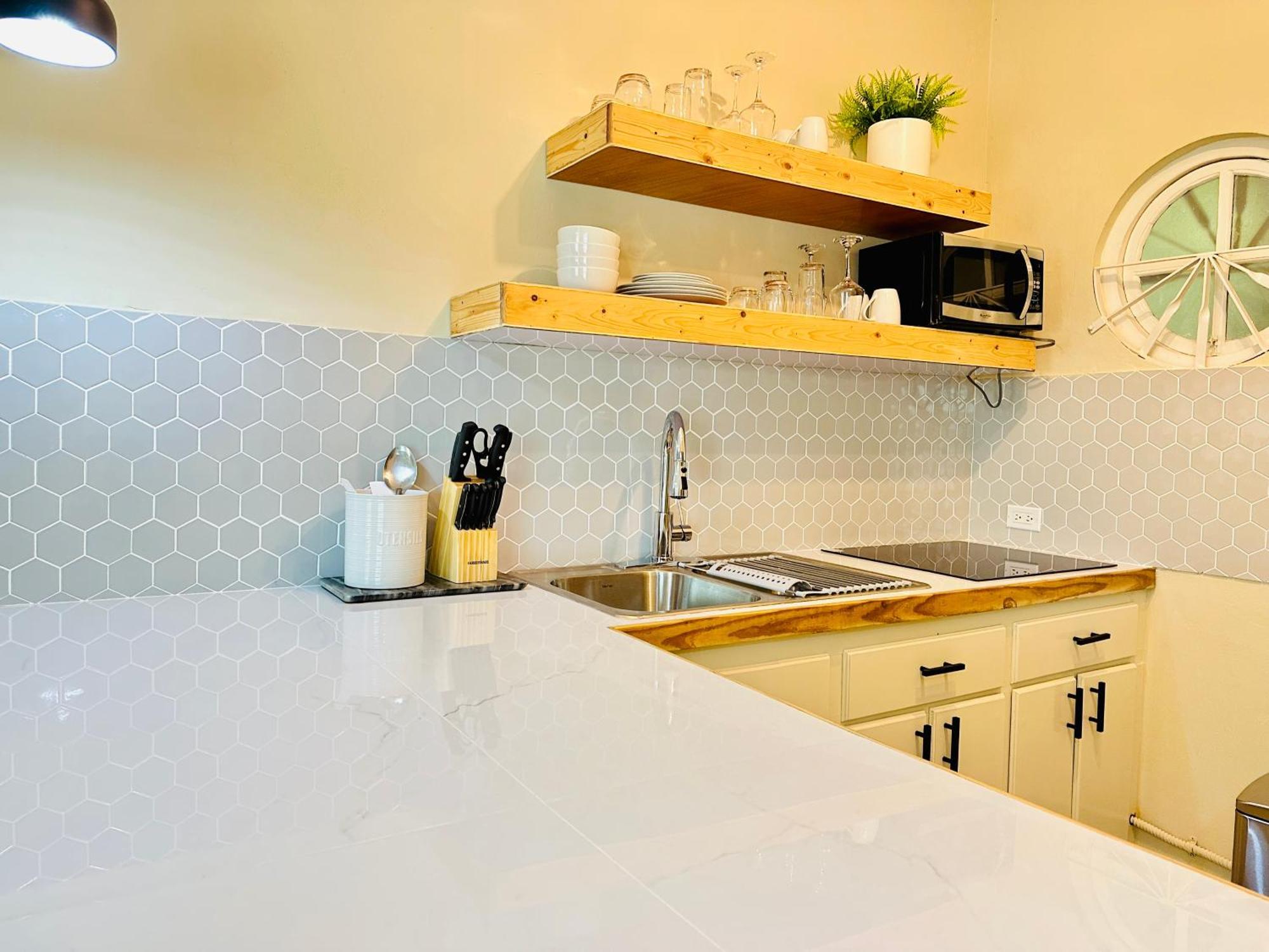 Apartment Falcon Oceanview 2br Condo-airport Transportation Available-24-7security